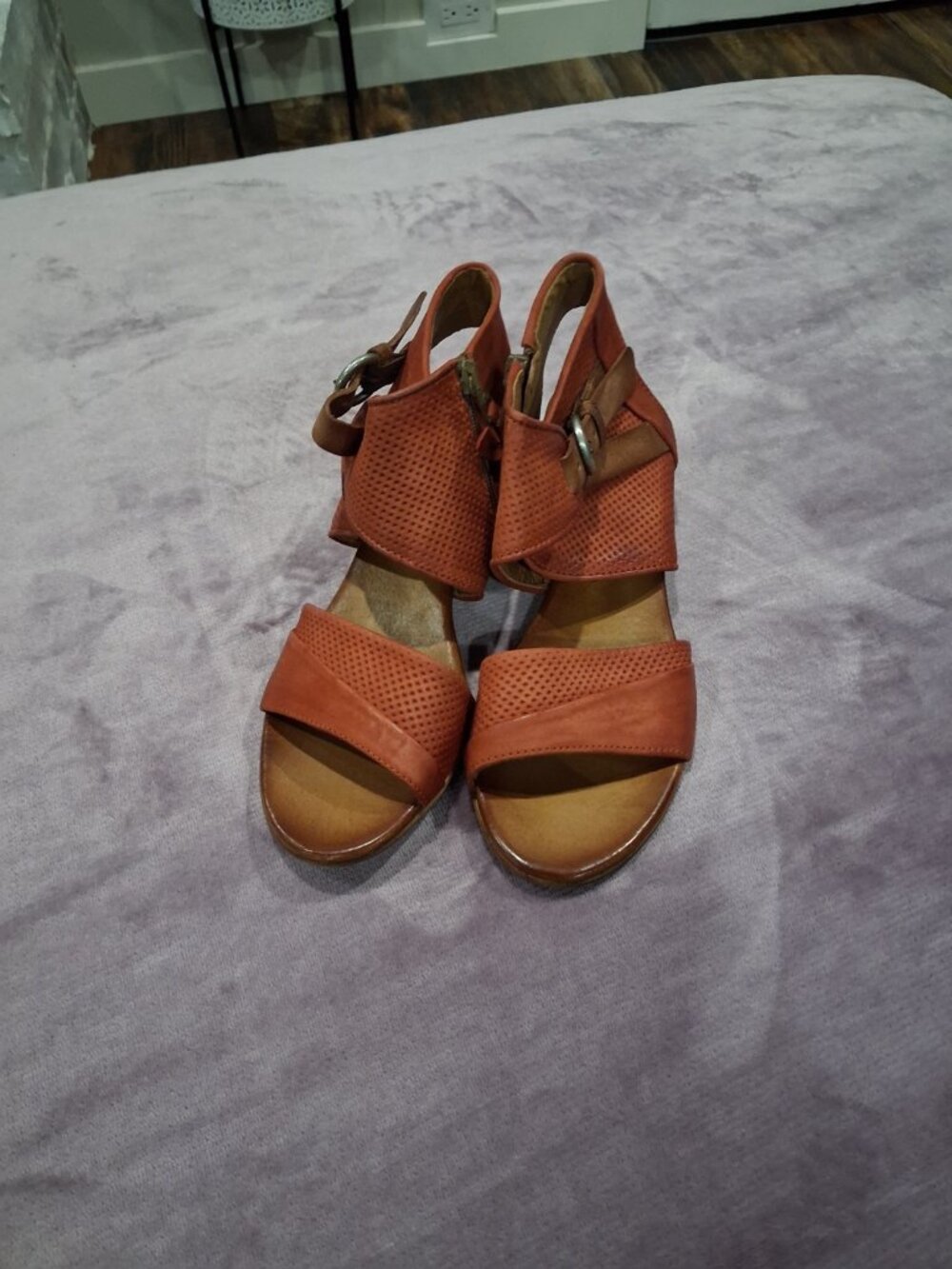 MIZ MOOZ RUST SANDAL size 9
